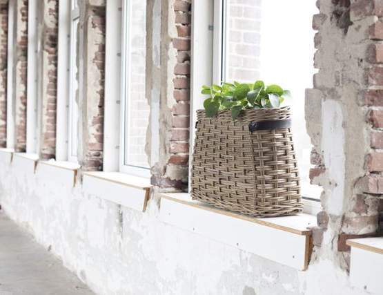 Rieten Mand - Rotan Opbergmand - Vensterbankmand - Decoratieve Mand met Lederen Hengsel - 56×19×30cm - Het Mandenhuys