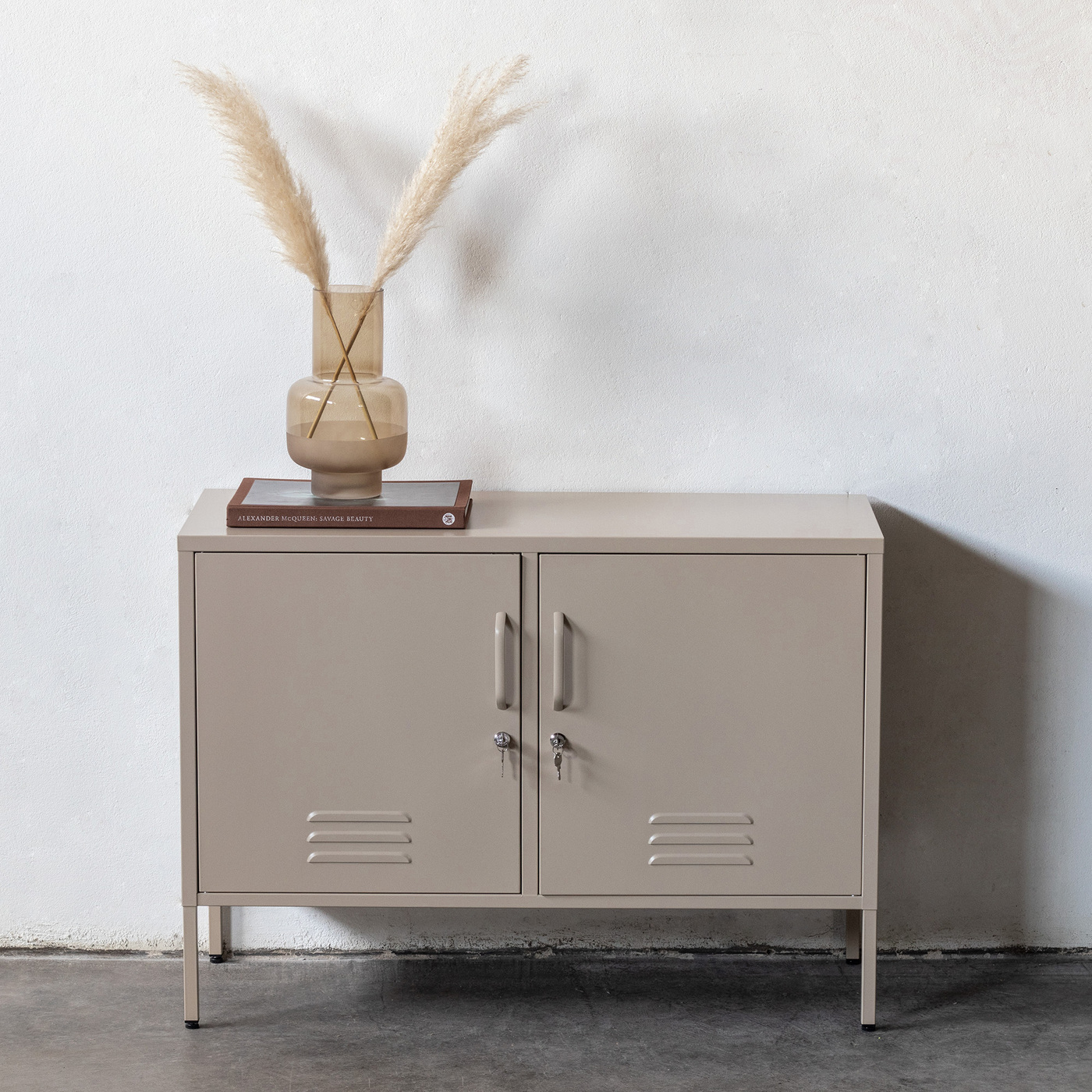 seksueel Verpersoonlijking Gloed Dressoir Locker Pip Taupe kopen? ⏩ Giga Meubel! - Giga Meubel